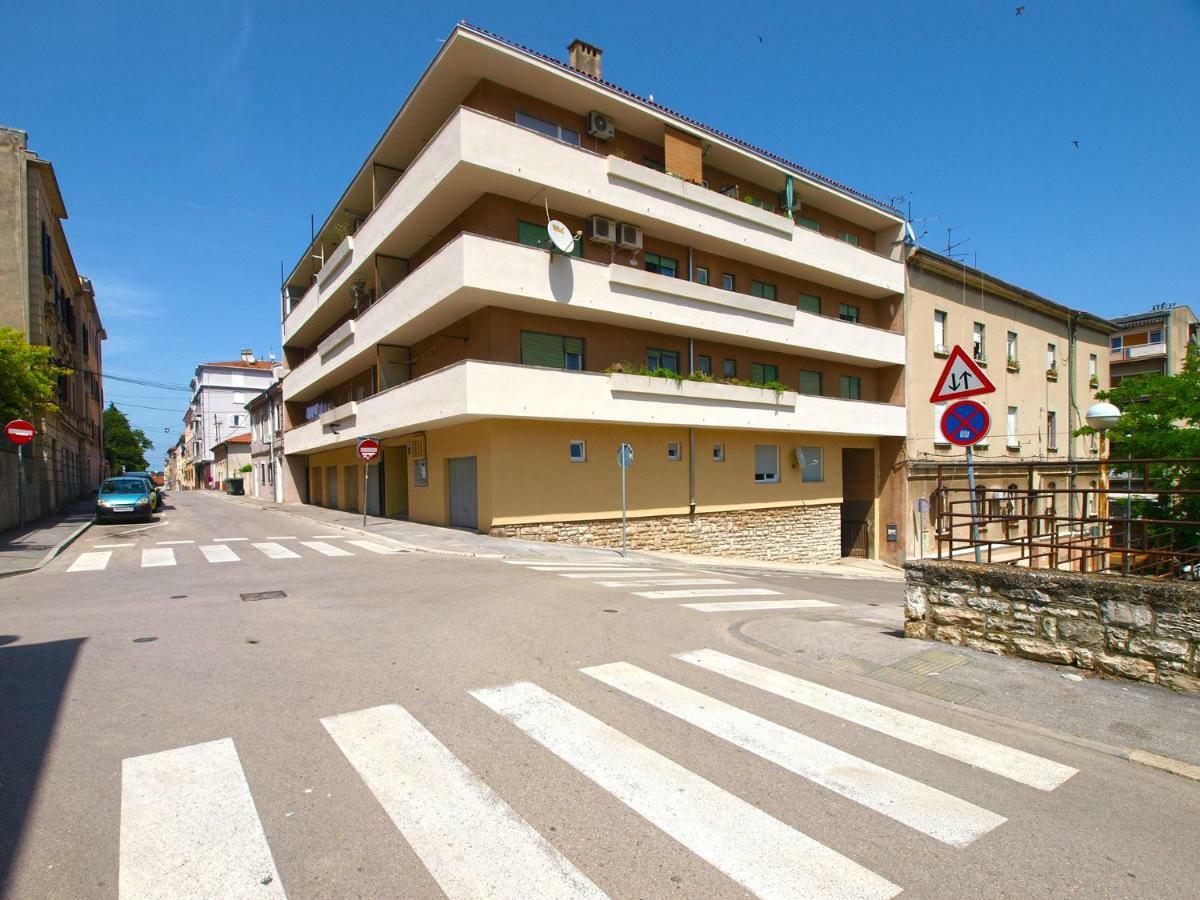 Apartment Silva 1133 Pula Bagian luar foto